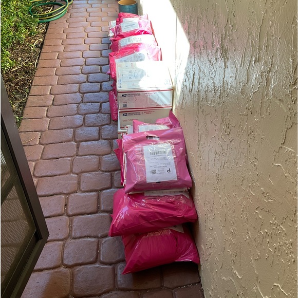 HI QUEENS !! I HOPE YOU CAN JOIN ME TODAY FOR MY BIGGEST SALE TO DATE!! 1:31EST - Picture 16 of 17